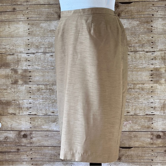 Elegant Size 16W Beige Skirt - Picture 3 of 8